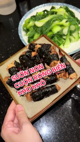Sườn non cuộn rong biển kho khô. Món này ăn bắt cơm lắm í mn #phuongvy_1105 #anchaykhongkho_1105 #anngonnaugon #trending 