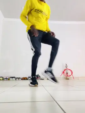 The president of the @Sizophumelela dancing group  himself.🥷🥷#lyricsvideo#lyric#sizophumeleladancinggroup#tiktok#dance 