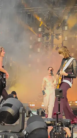 My sassy favourite Italian band ❤️🥹🥰 . . . #maneskin #måneskin #damianodavid #victheangelis #ethantorchio #thomasraggi #thisismåneskin #thisismaneskin #victoriadeangelis #opener #openerfestival #opener2024 #openerfestival2024 #fyp #mammamia 