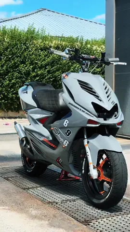 🩶🧡 Incroyable 😍 #aerox #maxiscooter #2fast #pourtoi #follower #stage6 #mbknitro #70polinievo3 #grisnardo #belgium🇧🇪 #mbk #100cc #70cc #yamaha #50cc #80cc #maxiscoot #bidalo 