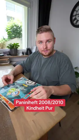 Habt ihr auch Paninis gesamelt? 😍 #panini #paniniheft #wm2010 #wm2010 #kindheit #kindheitserinnerung 