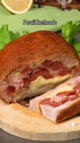 👨🏻‍🍳 Receita: Pernil Recheado do @cookrate.me 📙 1.5kg de Pernil de porco 📙 20ml de Óleo 📙 200g de Queijo 📙 250g de Linguiça calabresa 📙 250g de Bacon defumado 📙 Páprica doce 📙 Sal e Pimenta do reino . 📙 Forno ou AirFryer - 180° - 30/35 minutos Gostou? Curta, comente, salve e compartilhe! 🟠 Siga, curta e compartilhe o Menu Curitibano no Instagram, Threads, Facebook, TikTok e YouTube. #pernil #pernilrecheado #forno #pork #cookrateme #Recipe #receita #receitafacil #MenuCuritibano 