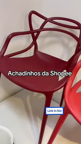 Este conjunto de 4 cadeiras Allegra é perfeito para sua sala de jantar. Feitas de polipropileno, elas são empilháveis e disponíveis em uma ampla variedade de cores vibrantes para combinar com qualquer decoração. Seu design moderno e confortável as torna uma ótima opção para atualizar o visual da sua sala de jantar.            Especificações Técnicas Cadeiras empilháveis Fabricadas em polipropileno Altura da cadeira: 81 cm Largura da cadeira: 53 cm Altura do assento: 49 cm Suporta até 140 kg                                                                                                                                    #SaladeJantar #CadeirasModernas #DecorAconchegante #MobiliaEmpilhavel #CombineComSuaCasa #DecoraçãoVibranteCores 