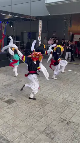 Тальчум (탈춤, «тхаль» — маска, «чхум» — танец) - вид традиционного танца Южной Кореи.  #사물놀이 #southkorea #탈춤 