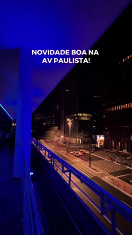 Já ENVIA PARA O @ 😍 E essa VISTA LINDA DA AV PAULISTA? 💙O Varanda Blue tem entrada gratuita e você paga só o que consumir. Horário: Terça - Sexta 12h - 1h30 | Sábado 16h - 02h |  Domingo: consultar programação da semana no instagram 📍Avenida Paulista, 2073 • 2º andar, São Paulo 🍽️Escolhas: Bruschetta Presunto Parma Sadia Speciale R$82 Croquetes de osso buco R$49 Torta Cremosa de Chocolate R$32 Fitzgerald R$41 Tem o menu completo na bio do @bluenotesp ! pu bli  — #restaurantessp#baressp#jazz#musicaaovivo#ondeiremsp#avenidapaulista#avpaulista#saopaulo#drinkstagram#reelsbrasil#roteiropersonalizado#dicasdeviagem