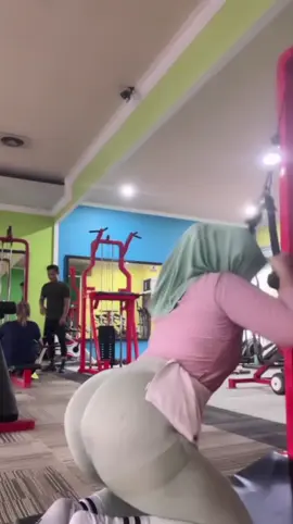 tarik bang 😂 #jilbabtiktok #jilbabgym #fyp 