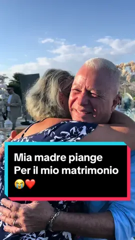 Piange, mia madre piange 😭❤️😂 @Angela Alviti @Massimo Varamo #maaaèvalè #ridere #coppia #moglieemarito #mammaepapà #mamma #papá #matrimonio #wedding 