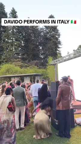 Davido performs Hmmm at a private event in Italy .. .. #davido #chivido #chioma 