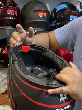 Flip up helmet #helmet #flipuphelmet #duelvisor #3in1helmet #washablepadding #ledlights ##highqualityheet #royalautosfsd #royalautos 