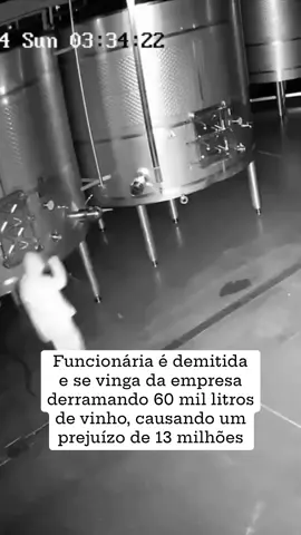 Uma câmera de monitoramento instalada dentro de uma adega registrou o momento em que a mulher, uma ex funcionária do local, abriu barris de vinho como forma de vingança por ser demitida. O episódio ocorreu em 18 de fevereiro, mas ela foi presa somente na quinta-feira (28/6/2024). O caso ocorreu na Espanha. A mulher abriu ao todo 5 barris e derramou ao todo cerca de 60 litros de vinho tinto da vinícola Cepa. O prejuízo, conforme a empresa, é de 2,5 milhões de euros, o que equivale a R$ 13 milhões. Desde o fato, a polícia deu início a uma investigação e descobriu que o contrato da suspeita com a empresa era temporário. Dias após ser demitida, ela retornou a adega e cometeu o crime.