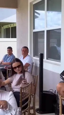 #Bolsonaro Emocionado com Louvor O ESCUDO Voz da Verdade #shorts #short #shortvideo @jbolsonaro