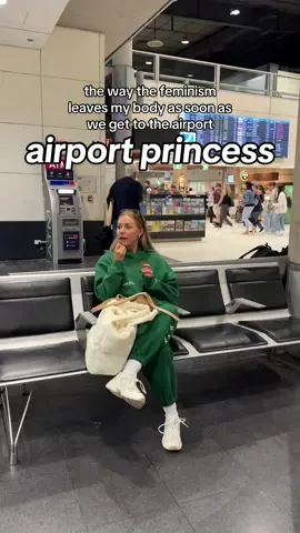 born to be an airport princess ✈️😌