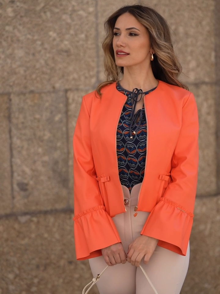 Coleção Primavera / Verão 2024 🍊 Ref: Túnica: V24TUN54LAC (PVP: 89,90€, Fabricada em Portugal) Ref: Calça: V24CAL04SIN (PVP: 79,90€, Fabricada em Portugal Ref: Casaco de ecopele: V24CAS34NAP (PVP: 179.90€, Fabricado em Portugal) ____ Visite o catálogo da nova coleção, com atualização regular, em https://pv-2024.silvinacampos.pt/ ____ Siga-nos também em Instagram.com/silvinacampos.sc e Facebook.com/silvinacampos.sc fique a par de todas as novidades ____ #silvinacampos #primaveraverao2024 #moda #fashion #mulher #portugal