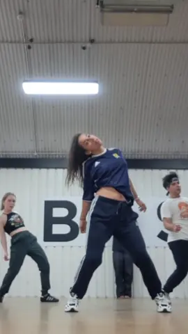 Old school reggaeton 💙 dc: @BAILE DA SILVA @Erica Da Silva  #oldschoolreggaeton #donomar #dale #daledondale #reggaeton #oldschool #latinmusic #adidas #dancer #dc #reggaetontiktok #fyp 