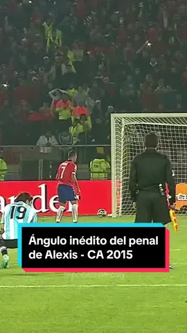 A 9 años de #Chile Campeón de la #CopaAmérica 2015, el penal de #AlexisSánchez desde un ángulo inédito... 🥲🏆🇨🇱 Así lo vi en cancha, desde el arco contrario 📹