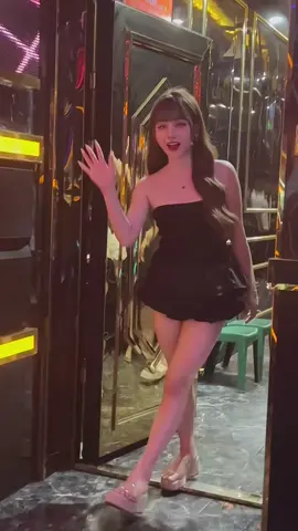 Váy trắng có làm anh cảm nắng!!! #ngamgaixinh #xinhdep #karaoke #xuhuong 