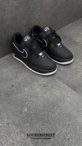 Que tal este nuevo color de Af1 que nos llego #af1 #nike #black #white #exclusive #fly #sneakers #colombia 