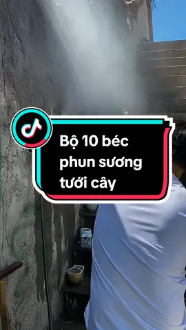 Bộ 10 béc phun sương tưới cây đi kèm là 10m ống và 1 cút nối với vòi nước. Sử dụng phun sương làm mát hay tưới cây đều rất tiện lợi. #becphunsuonglammat #bectuoicaytudong #bectuoiphunmua #bo10becphunsuong #bectuoicay 