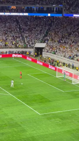 Lionel Messi MISSES the first penalty 🤯❌ #copaamerica #copa #copadomundo #Soccer #football #fyp #foryou #penalty #argentina #messi 