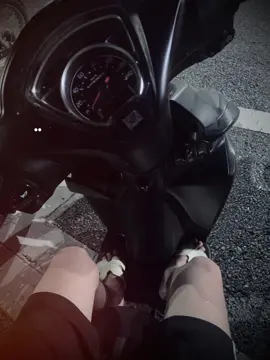 下雨了才知道谁带了伞 