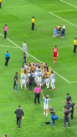 Argentina celebrate becoming semi-finalists 🇦🇷😤 #copaamerica #copa #copadomundo #Soccer #football #fyp #foryou #argentina #martinez #messi 