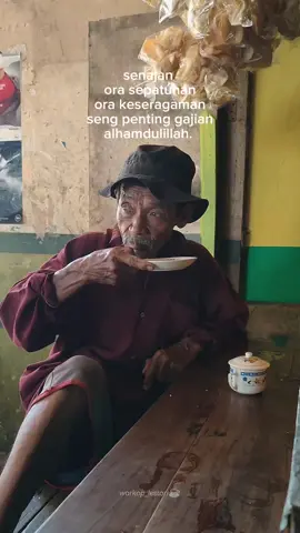 rejekine menungso kui bedo bedo bolo☕ #fypシ #nganggur #masdho #kopi #kopihitam #kopidangdut #penikmatkopi #minumkopi #storykopi #storywa #lamonganstory #lamonganbagiankidul 