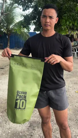 Double purpose bag pwedeng pang beach at pwedeng pang bundok.✨ #waterproofbag #drybagoceanpack #beachessentials #travelessentials 