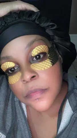 #sahip#masquerade#eyepatches collagen&pro-xylane to tightne the skin and keep it plump caviar extract to revitalize and creates luminous youthful eyes hydrolyze pearls. They brighten the skin around the eyes, improve dark circles and eliminate dull and yellowish skin black truffle extract. The black part of the eyepatch is contain that which tightens the skin reduces, dryness and fine lines and enhances the appearance of the eye corners, you can try these for $5.99 a box also risk free until july 31st2024