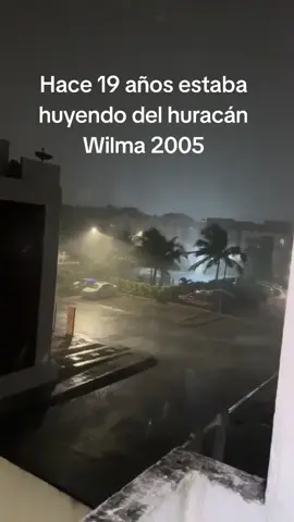 Ya me tocó una ves huir de un #huracan en el 2005 #wilma en #playadelcarmen ahora está azotando #beryl #cancun #caribemexicano 