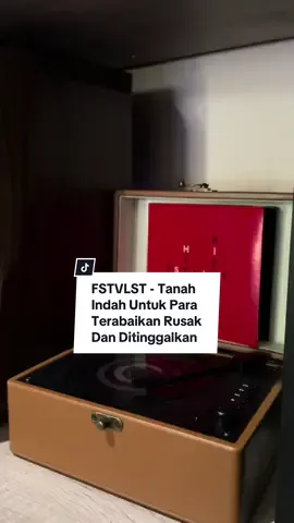 Kan kuajak mereka yang merasa serupa Kan kujemput jiwanya di rumahnya Jiwa-jiwa yang terabaikan, rusak, dan ditinggalkan Terundang terbang bersama..  FSTVLST - Tanah Indah Untuk Para Terabaikan Rusak Dan Ditinggalkan #fstvlst #festivalistliebe #tanahindahrusakdanterabaikan #hitskitsch #faridstevy #jogja #rockindonesia #jenny 