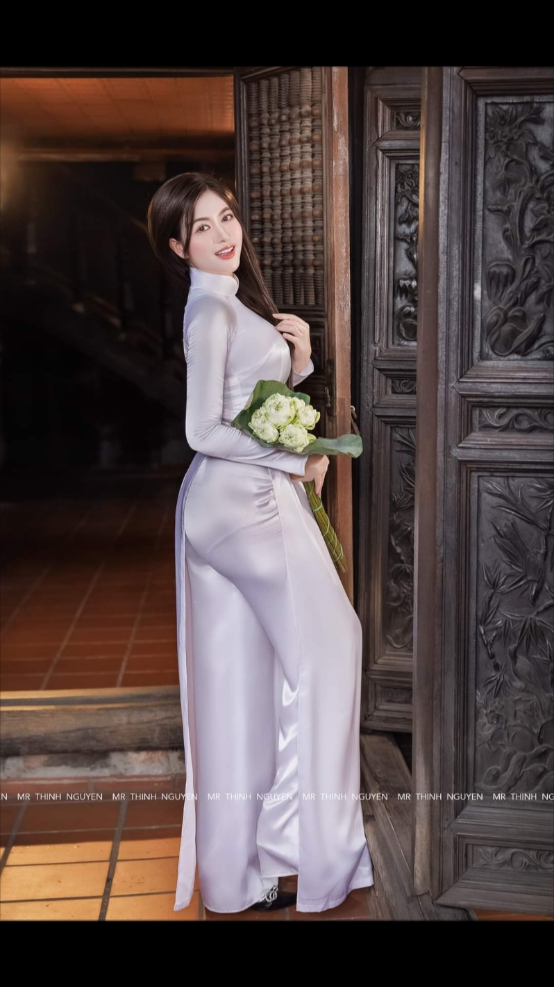 Một chiếc áo dài xinh Foto: Mr Thịnh Nguyễn #aodai #aodaivietnam #yeuaodai #photography #photomagic #photo 