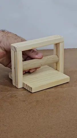 Projeto feito com ferramentas manuais !! #facavocemesmo #feitoamao #artesanato #passoapasso #dicas #bar #boteco #madeira #cupimbanguelo #crochet #artesã #mesaposta 