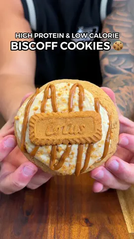 High Protein Loaded Biscoff Cookies 🍪💪🏼 Low Calorie With 24g Protein💪🏼 (Macros: Per Cookie - 4 Total) 254 Calories 27gC | 8gF | 24gP Ingredients: 24g Coconut Flour 30g Self Raising Flour (or plain flour + 1 tsp baking powder) 50g Natural Sweetener (Lakanto Monkfruit Sweetener) 1 Scoop Protein Powder (your choice of flavour - Rule1 Vanilla Creme) 2 Biscoff Biscuits (snack sized - crushed) 1 Tsp Vanilla Extract 170g Flavoured or Plain Low Fat Greek Yoghurt (Danone YoPro Salted Caramel Yoghurt) 1 Egg Frosting: 170g Flavoured or Plain Low Fat Greek Yoghurt (Danone YoPro Salted Caramel Yoghurt) 1/2 Scoop Protein Powder 30g Sugar Free Icing Powder (Lakanto Monkfruit Icing Powder) 40g Melted Biscoff Spread (use half for the frosting & the other half for the topping) Mix & set frosting in fridge to thicken. Topping: (optional & customisable) 1 Crushed Biscoff Biscuit (spread evenly across all 4 cookies) Leftover Melted Biscoff (spread evenly across all 4 cookies) Don't forget to check out my digital cook books with 200+ easy recipes like these!  📖👨🏻‍🍳 Important Notes: When making the batter if the texture is too thick add a few splashes of milk until you reach the right consistency, if you accidentally add too much milk & it’s too runny place it in the fridge until it’s firm enough for you to shape them into cookies. #cookies #biscoff #highprotein #lowcalorie #Fitness #EasyRecipe #healthyrecipes #weightloss #fatloss 