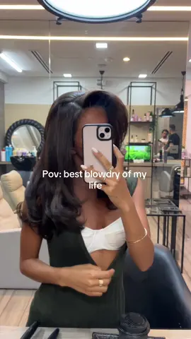 When you days consist of hair salon pilates and shopping.✨ #beautytips #princesstreatment #thatgirl #90sblowout #blowout #princesstreatmentonly #wizardliz #datingadviceforwomen #feminineenergy #selcare #highvaluewoman #trophywife 