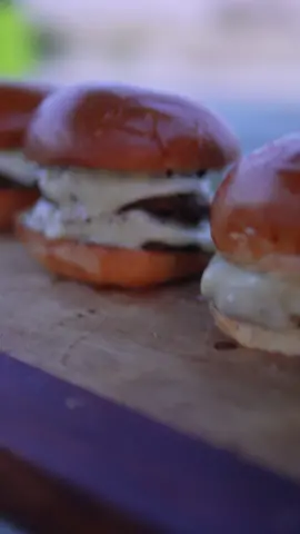 Pa cheese burger kanaman! #campingfoodideas #campingfood #cheeseburger #bbq #grill #camping #Summer 