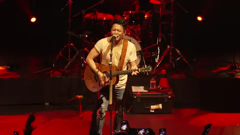 NOAH-Mimpi Yang Sempurna,Taman Langit&Menghapus Jejakmu(Live in Amsterdam) #noahsite #musicastudios #livekonser #sahabatnoah #PerjalananMundurKeMasaLalu 