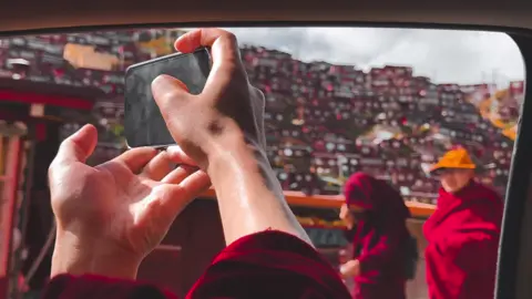 #总要去一次色达吧 #larunggar 