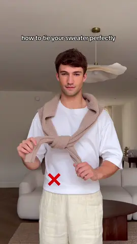 How to tie your sweater perfectly 💫 Save for later #menswear #stylehacks #sweaterhack 