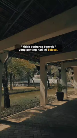 #CapCut Yang penting hari ini Selesai. #tekspaprandom #templatecapcut #storytime #katakata #aesthetic #caption #fyp #typography 