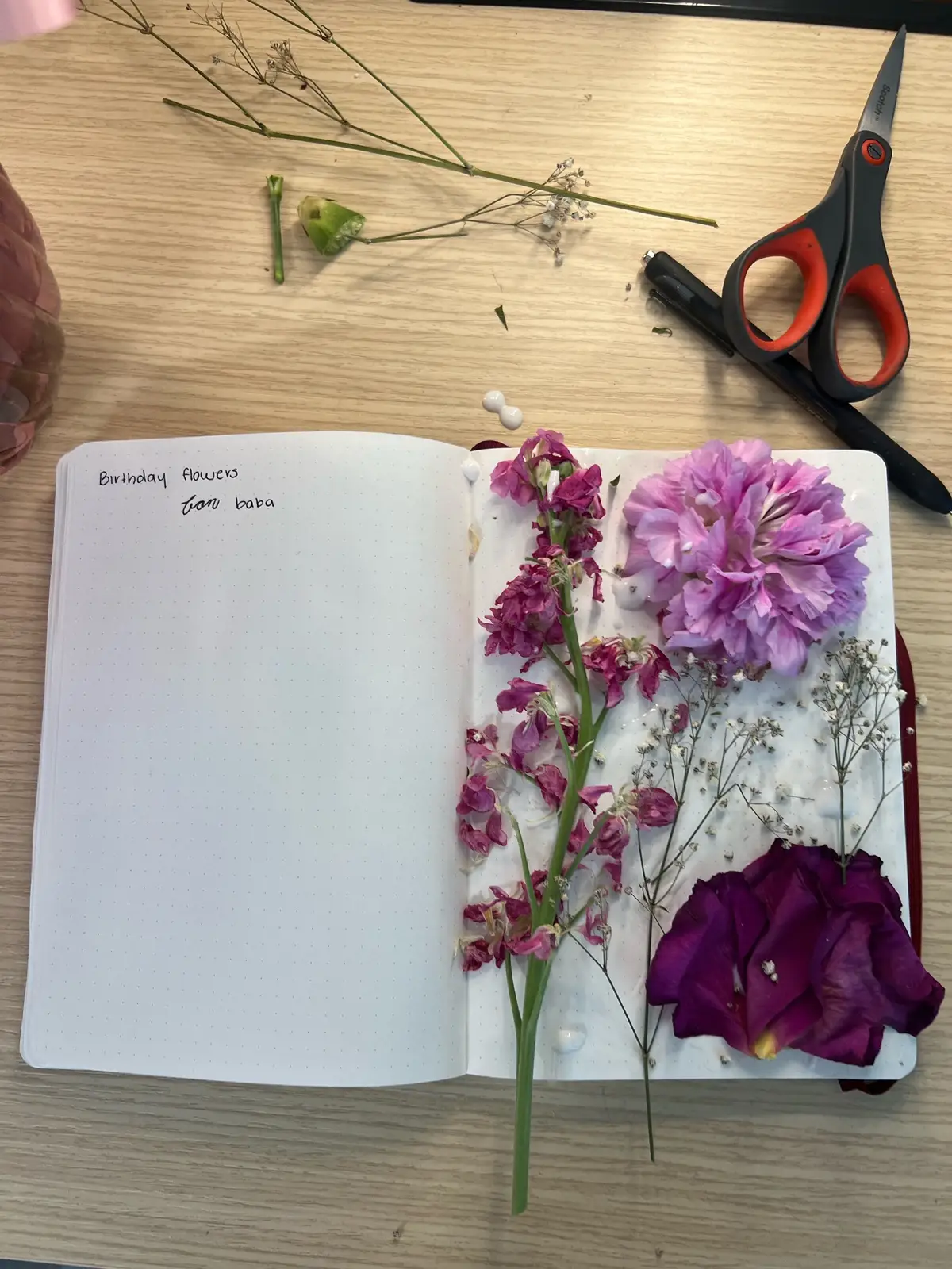 Journal with me 💐 #journal #journaling #journaltour #myjournal #flowers