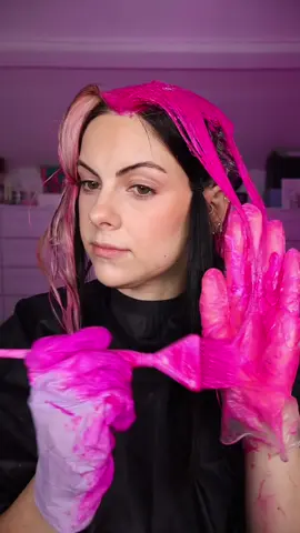 Just living in a PINK WORLD 🩷 #hairrefresh #pinkhair #pinkblackhair #barbiehair #hairdye #hairdyeing 