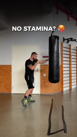 🥊 No stamina? Try these drills! 💪 Each drill lasts 30 seconds, repeated for 3 rounds, with a 1-minute rest between rounds. Use 1 kg dumbbells for extra intensity! 💪 Save it now or lose it later! #boxing #stamina #boxingtraining #boxingdrills #endurancetraining 