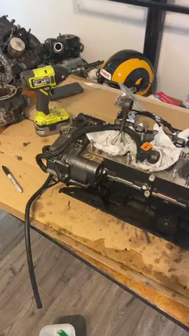 Posibly the fastest jetski rebuild on tiktok 👀 #jetski #rebuild #2stroke #kawasaki #mechanic #topend 
