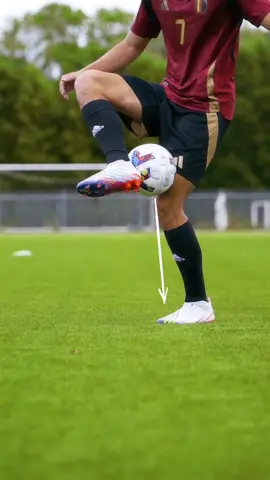 Learn this knee Football Skill tutorial ⚽️ #football 