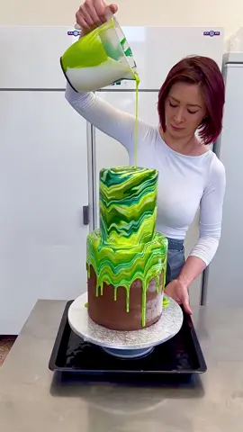 Mirror glaze pouring art. 🍰 Love my job ❤️ #sorrypecemejinak #mirrorglaze #pouringart #fyp #brno #czechrepublic 