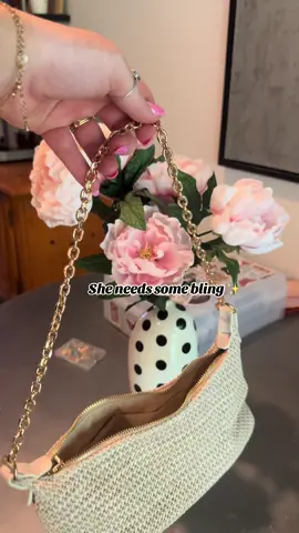 Purse makeover ✨ #fypage #fypシ゚viral #beach #foryoupage #DIY #purse #charm #transformation #forupage #jewerly 