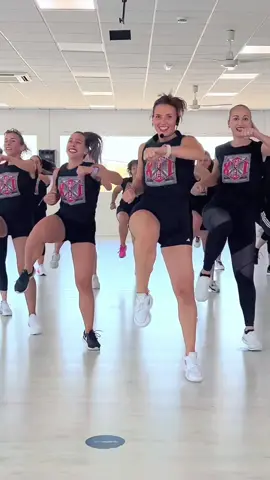 ¡Es viernes y el cuerpo lo sabe! ¿Estás listo para desafiar tu resistencia con nuestra nueva coreografía? 🕺🎶 En XTROMBA, nos encanta ponerle un toque único a las canciones más conocidas, como “Feel the Bass”, para crear coreografías de cardio como “XPLOSION” en la estructura de nuestra clase esto es una auténtica fiesta💥. Prepara tu cuerpo para subir las pulsaciones al ritmo de la música, con fuerza, energía y mucha emoción. 💪🔥 Sumérgete en un entrenamiento que va más allá del ejercicio físico, donde el baile se convierte en una experiencia de acción.  Únete a nuestra comunidad y descubre un enfoque revolucionario que combina fitness, baile y crecimiento emocional. 💃✨ ¡No te quedes atrás y forma parte del movimiento XTROMBA! 🚀🎉  #XTROMBAFIT #FeelTheBass #XPLOSION #EntrenamientoConRitmo #DesarrolloPersonal #BaileFitness #EmociónGarantizada #cardio #resistencia #entrenamiento #atravesdelbaile 