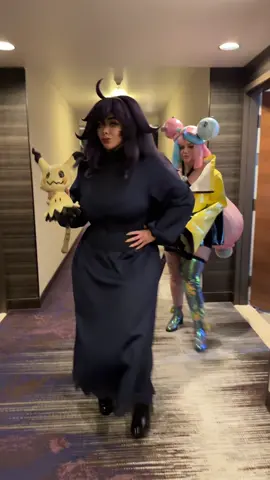 Poke Baddies 💜💛 @amber #animeexpo #hexmaniac ##hexmaniaccosplay #AnimeExpo2024 #ax2024 #pokemon #pokemoncosplay #momokun #mariahmallad