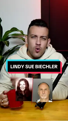 Lindy Sue Biechler ⚠️🛑 ''Caso resolvido por uma xícara de café''. Assim ficou conhecido o caso de Lindy Sue Biechler, que em 1975 foi encontrada sem vid* na própria casa, na cidade de Lancaster, na Pensilvânia, nos Estados Unidos. Levou 46 anos pra que David Sinopoli fosse identificado por DNA e colocado na cena, foi ele o responsável por fazer isso com ela que na época tinha apenas 19 anos de idade e tinha acabado de se casar.   #lindysuebiechler #casoscriminais