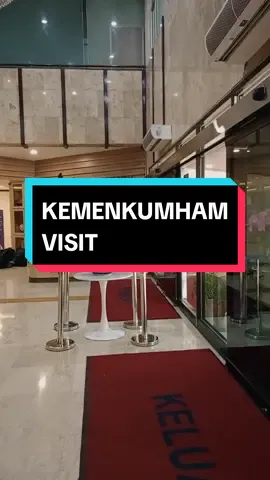 Kementerian Hukum dan Hak Asasi Manusia (Kemenkumham) sebagai salah satu kementerian dalam kabinet pemerintahan Republik Indonesia memiliki peran yang sangat besar dalam kehidupan masyarakat. Kemenkumham dalam pelaksanaan tugas dan fungsinya sesuai nomenklatur memiliki peran di bidang hukum dan hak asasi manusia, dan secara struktur organisasi memiliki sebelas unit yang memiliki peran di bidang hukum dan hak asasi manusia. Melihat peranan Kemenkumham di bidang hukum dan hak asasi manusia artinya Kemenkumham memiliki potensi yang kuat dalam ikut serta membumikan Pancasila di Indonesia. Kemenkumham sebagai sebuah kementerian besar tidak dapat dianggap hanya berperan dalam hal administratif terkait hukum dan hak asasi manusia, terdapat peran yang sangat besar yang dimiliki Kemenkumham dalam membumikan Pancasila di Indonesia terutama di dalam kehidupan masyarakat Indonesia. Tulisan ini mencoba menjawab tentang apa dan bagaimana peran Kemenkumham dalam membumikan Pancasila di Indonesia. Penelitian ini menggunakan metodologi penelitian hukum normatif, dengan mengkaji peraturan perundang-undangan terkait dengan Kemenkumham yang memiliki hubungan erat dengan kegiatan membumikan nilai-nilai Pancasila di Indonesia. Hasil dari penelitian ini menunjukkan bahwa Kemenkumham memiliki peran yang sangat besar dalam membumikan Pancasila, peran besar tersebut adalah pada bidang regulasi dan edukasi, mengingat fungsi Kemenkumham yang besar dalam pembentukan hukum nasional, penyuluhan, penelitian,  dan pembinaan masyarakat di Lembaga Pemasyarakatan.